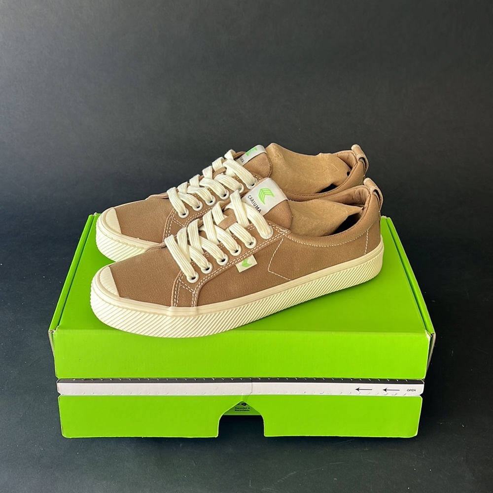 Cariuma OCA Low Burnt Sand Canvas Sneaker